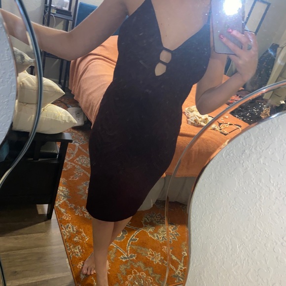 Plum backless midi dress - Picture 2 of 3